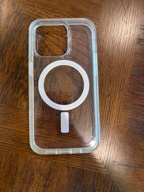 Clear MagSafe-Compatible iPhone Case16 pro with White Alignment Ring